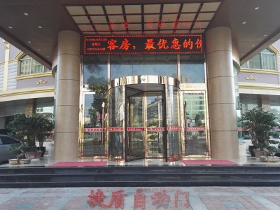 三翼旋轉(zhuǎn)自動(dòng)門(mén)